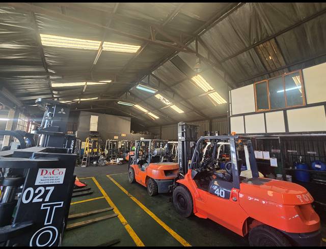 500M² WAREHOUSE TO LET IN ANDERBOLT